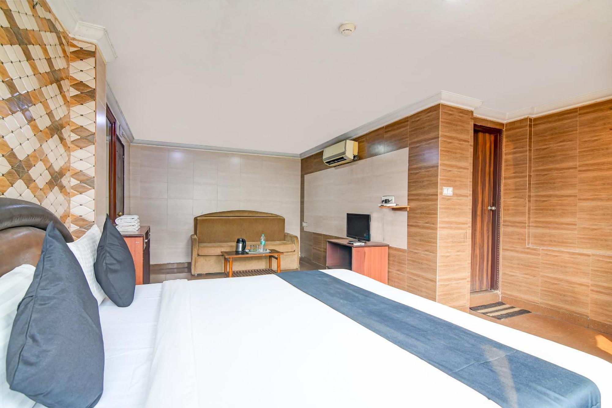 Brill Raj Palace Near City Centre 2 Колката Екстериор снимка