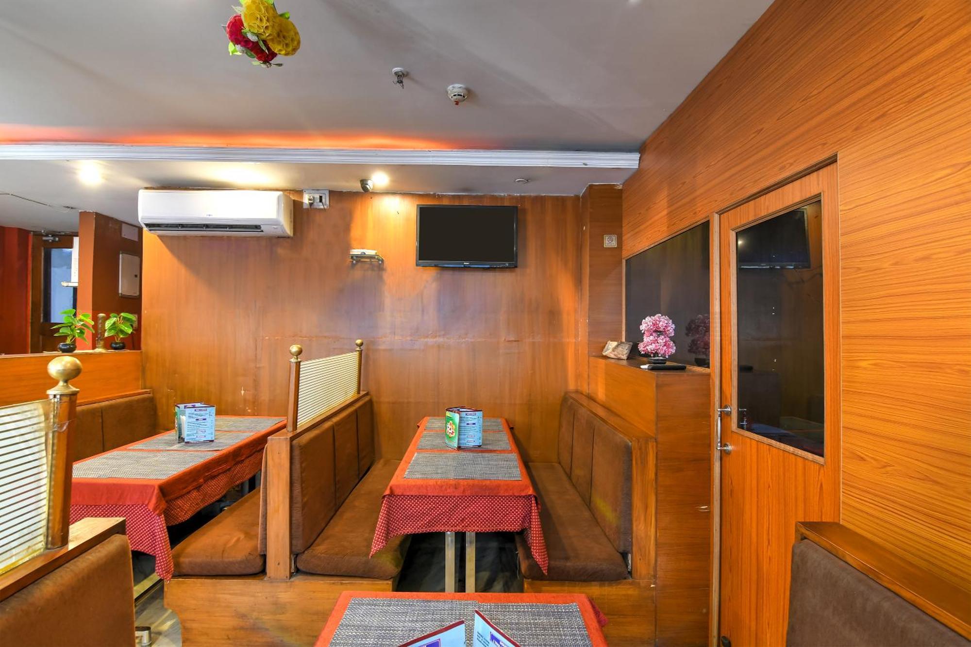 Brill Raj Palace Near City Centre 2 Колката Екстериор снимка