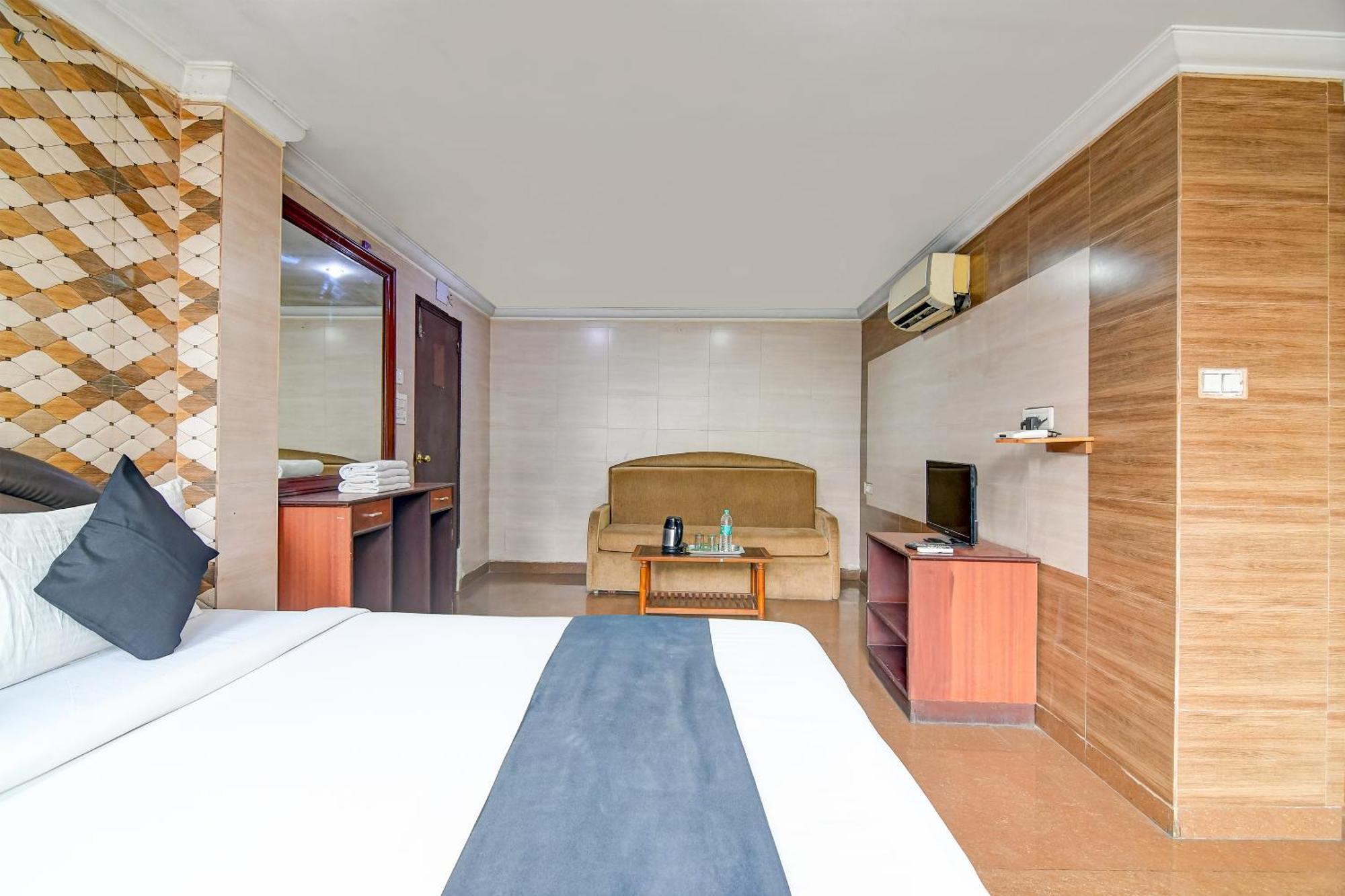 Brill Raj Palace Near City Centre 2 Колката Екстериор снимка