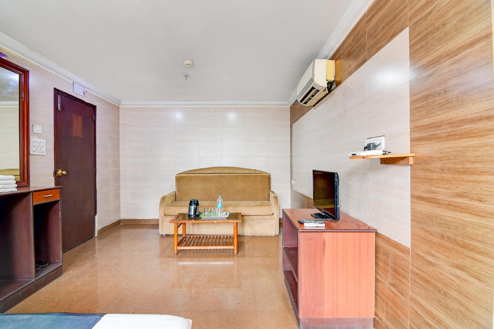 Brill Raj Palace Near City Centre 2 Колката Екстериор снимка